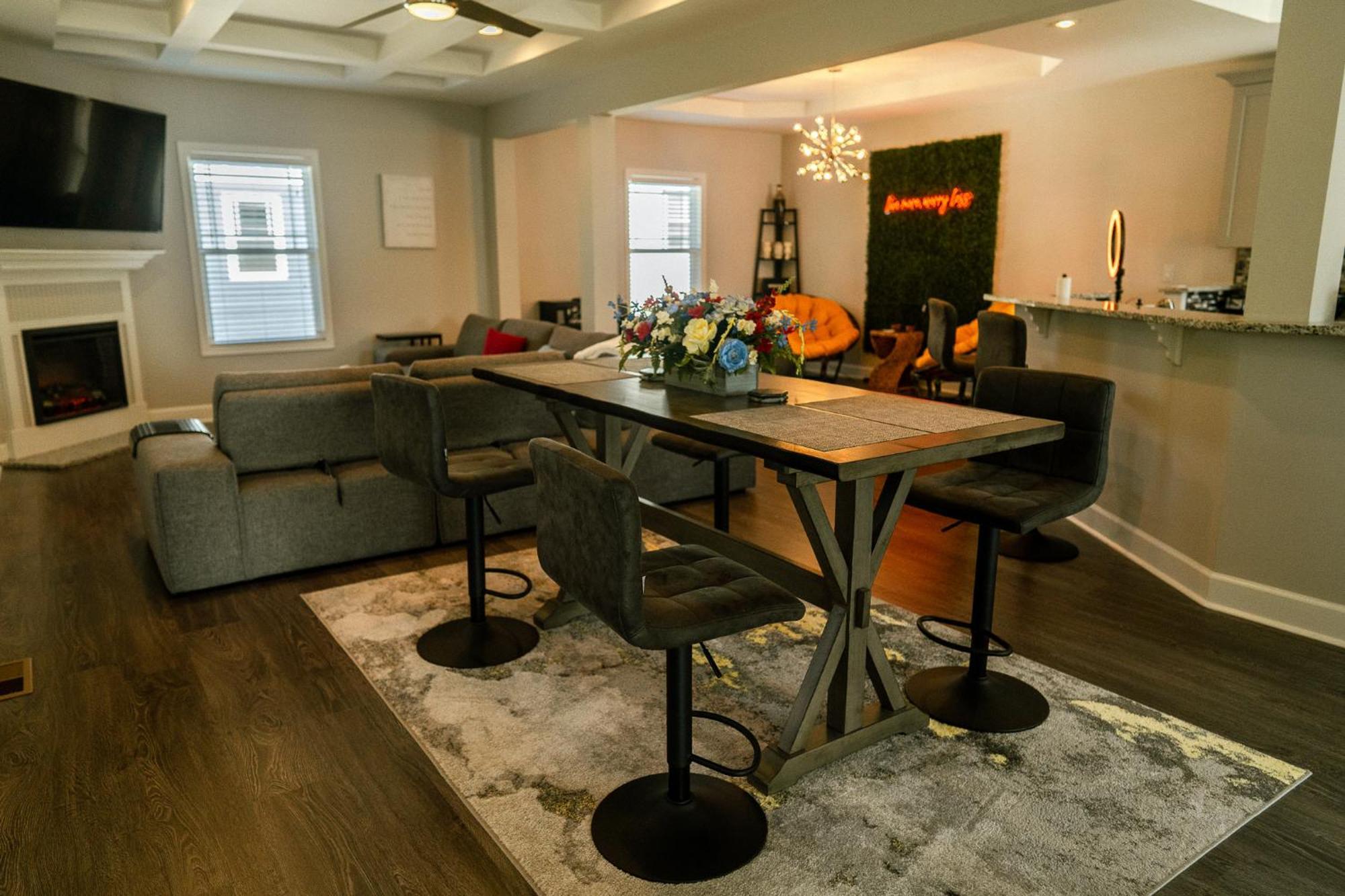Enjoy This Mini-Mansion Near Downtown And The Airport! Atlanta Bagian luar foto